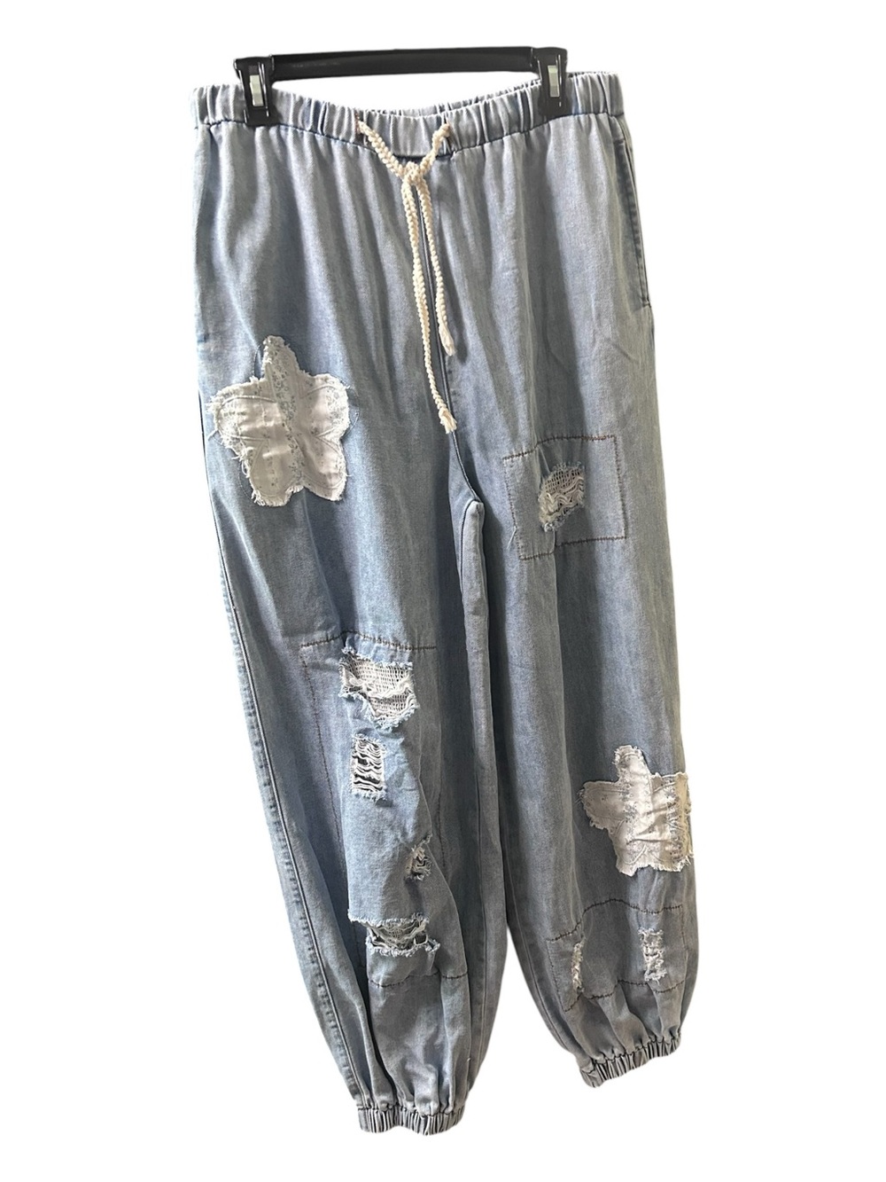 POL Light-Wash Relaxed Jogger Jeans with Patch Distress